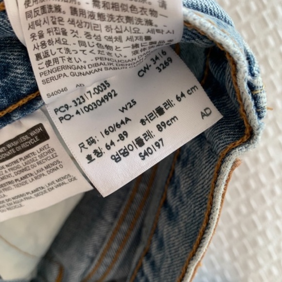 Levi's From Aritzia 501 WAVELINE Denim Shorts W25 - Picture 6 of 6